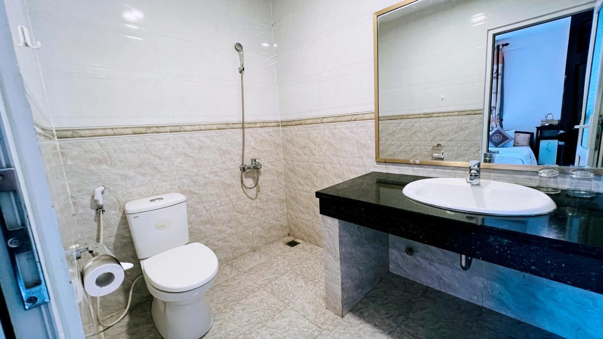 Song Huong Hue Hotel Exterior photo